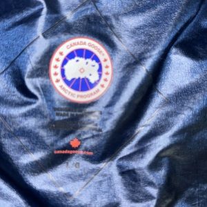 💙🇨🇦Lightweight Blue Canada 🇨🇦 Goose size MED. parka style. Worn once.💙💙💙